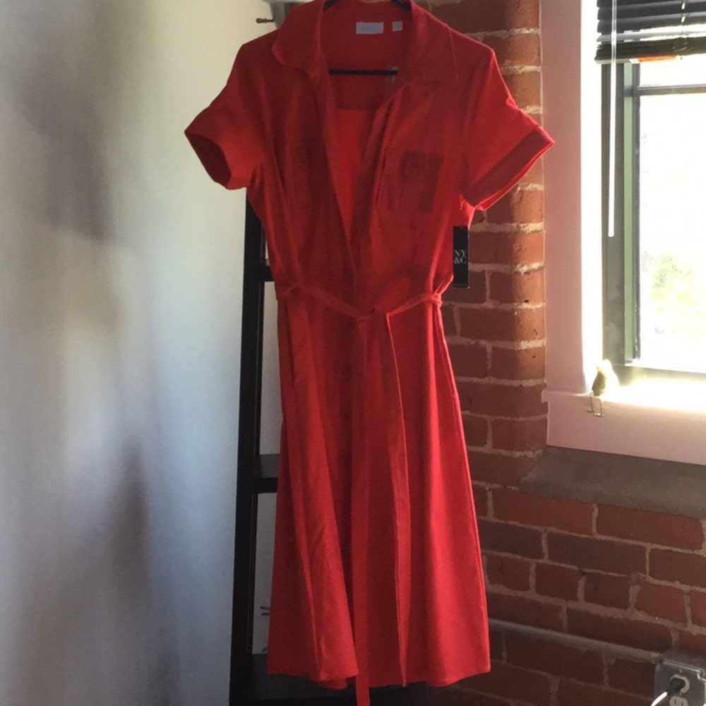 Red short sleeve dress